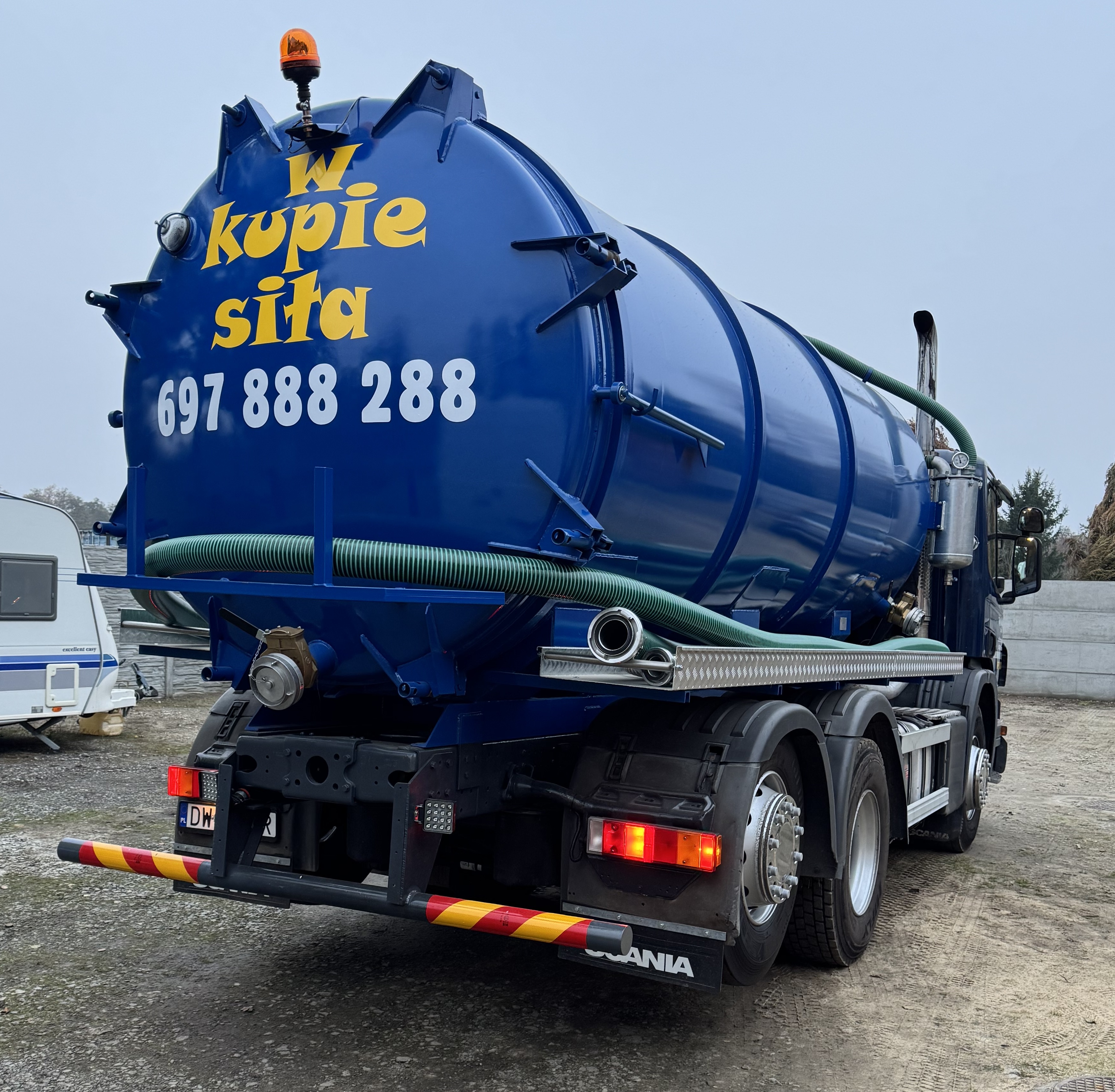 Wóz asenizacyjny tył